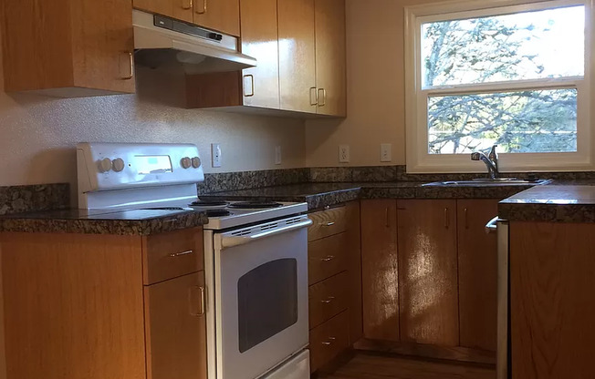 2 beds, 1 bath, $1,400, Unit 3