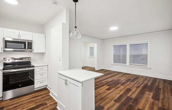 Studio, 1 bath, 425 sqft, $1,750