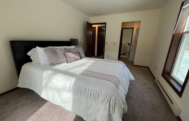 2 beds, 1 bath, 965 sqft, $1,625, Unit 7749CD