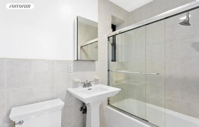 Studio, 1.5 baths, $2,600, Unit 1RF