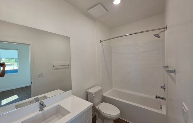 2 beds, 2 baths, 917 sqft, $3,070, Unit 2110-302