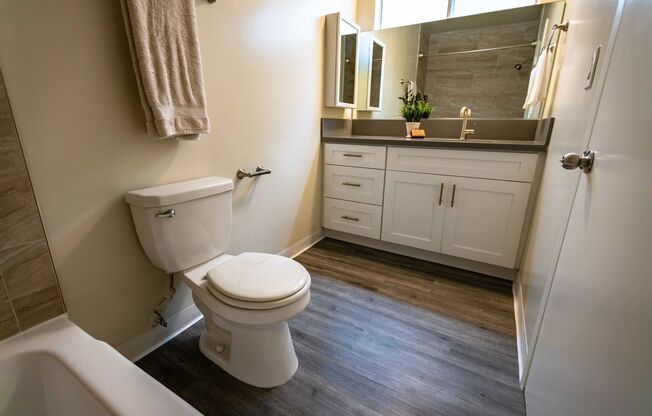 1 bed, 1.5 baths, 750 sqft, $1,998, Unit 100