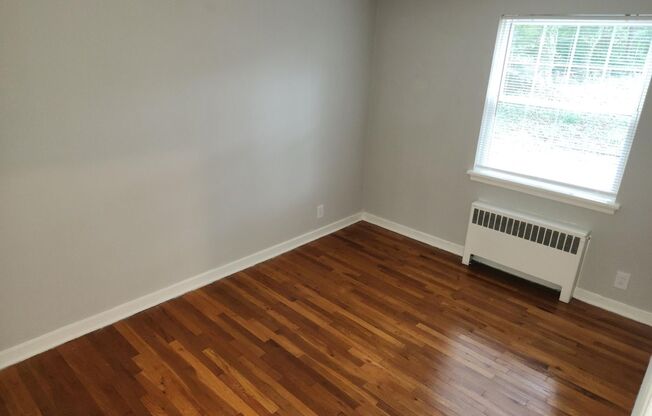 2 beds, 1 bath, 897 sqft, $2,335, Unit E-14