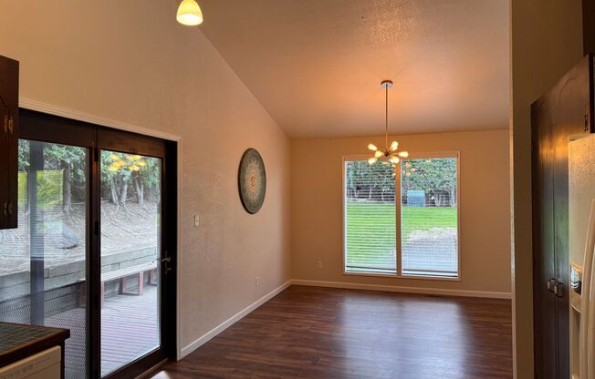 Selah 4 bedroom 3 Bathroom Double Garage, Fenced Yard