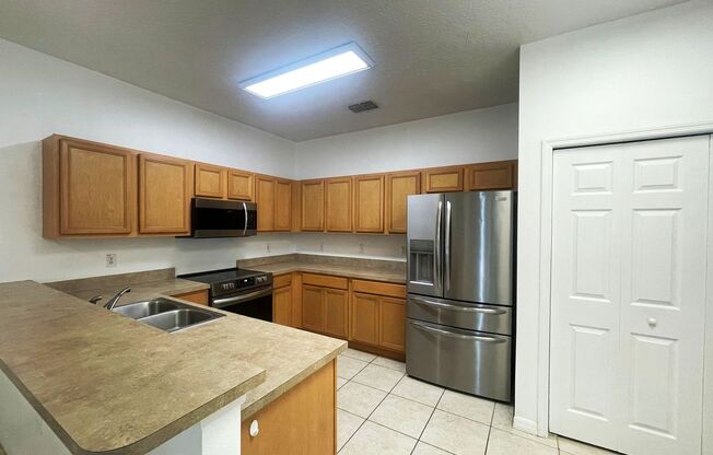 4 BR 4 BA     POOL HOME     Calabay Park at Tower Lake