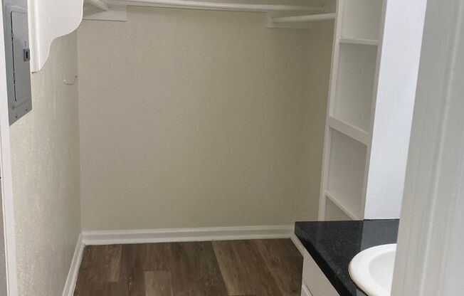 Studio, 1 bath, 450 sqft, $599, Unit 243-J