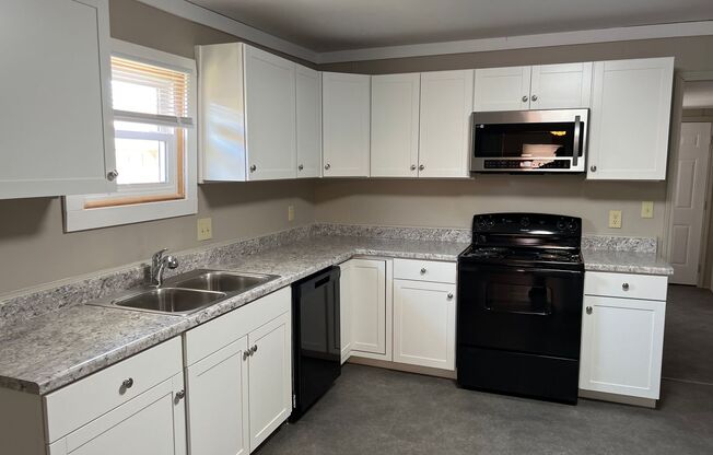 Remodeled! 3 Bedroom, 1 Bath, $895!!