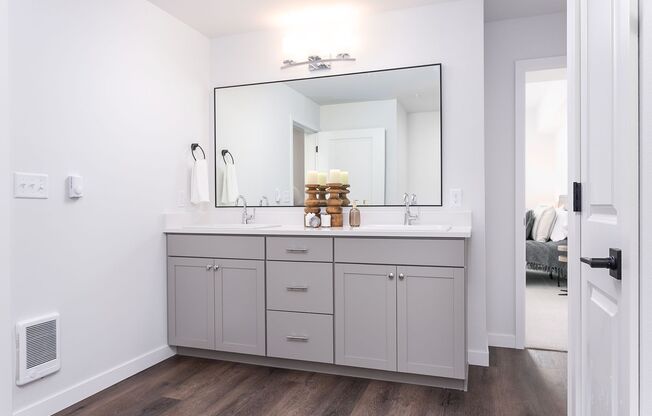 3 beds, 2 baths, 1,320 sqft, $2,695, Unit 606