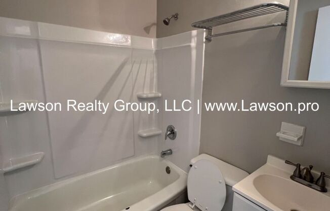 2 beds, 1 bath, 1,280 sqft, $1,075, Unit Forest Hill 338