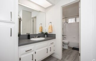 2 beds, 1 bath, 1,000 sqft, $2,592, Unit 202