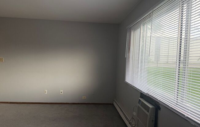 2 beds, 1 bath, $1,145, Unit 5020-3