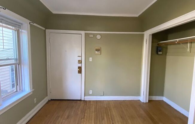 Studio, 1 bath, $675, Unit 24