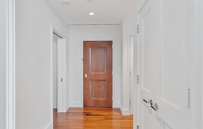 1 bed, 1.5 baths, 897 sqft, $8,950, Unit 2706