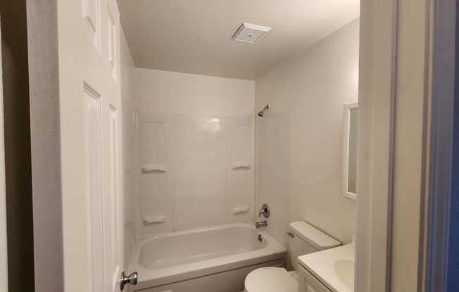 2 beds, 1 bath, 710 sqft, $1,100, Unit HH340