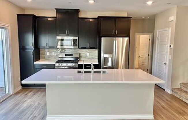 3 Bedroom 2.5 Bathroom Townhome - Pet Friendly.