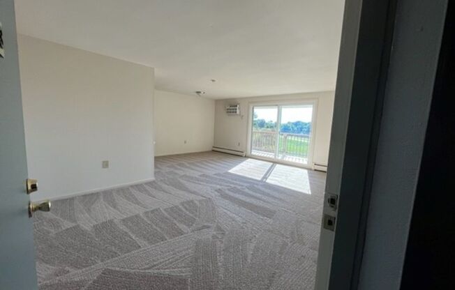 2 beds, 1 bath, 900 sqft, $1,525, Unit 933