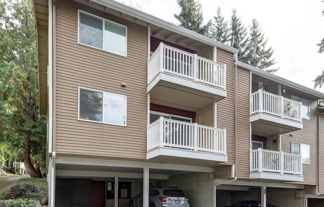 Clean 2BR 1BA Ventura Condominium near Bella Botega in downtown Redmond