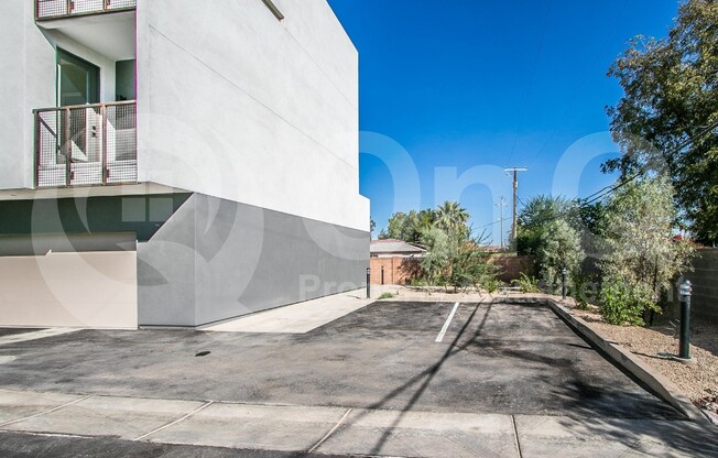 1443 E OSBORN RD