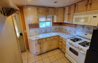 2 beds, 1 bath, $1,095