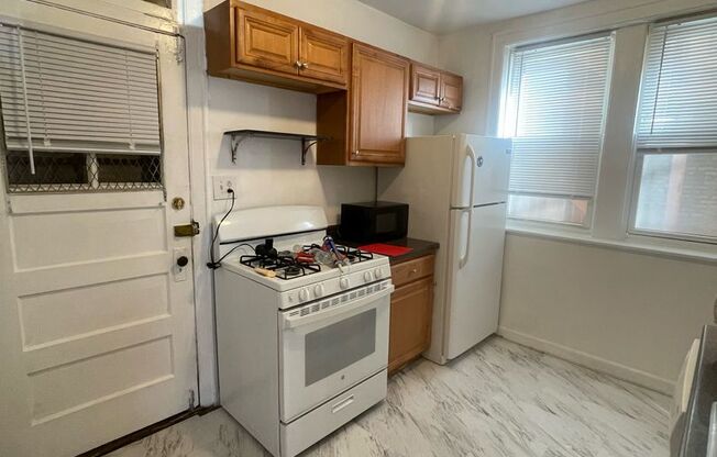 2 beds, 1 bath, 950 sqft, $1,700, Unit 4407-1A