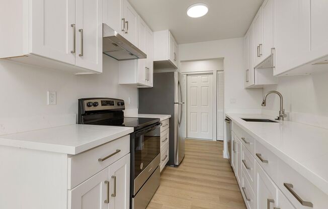 2 beds, 2 baths, 1,075 sqft, $2,885, Unit 204