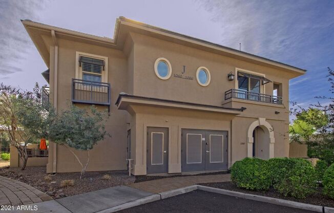 Absolutely gorgeous 3 bedroom at Diamante!!!  This place is a show piece!!!  The property is gated!!!  Resort like living close to Old Town Scottsdale and Hiking at Papago!!!
