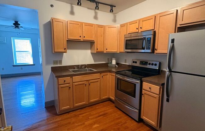 1 bed, 1 bath, $845, Unit APARTMENT 3