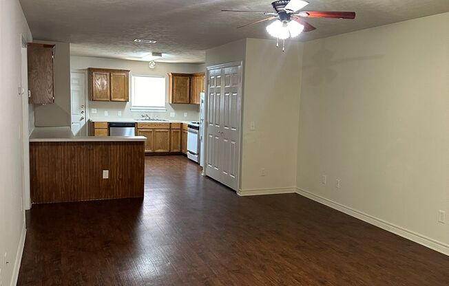 College Station - 3 Bedroom / 3 Bath duplex - Fenced in Yard.