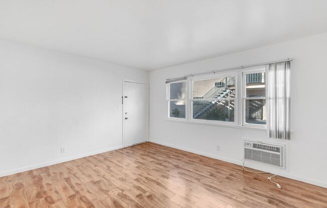6537-6543 Woodley