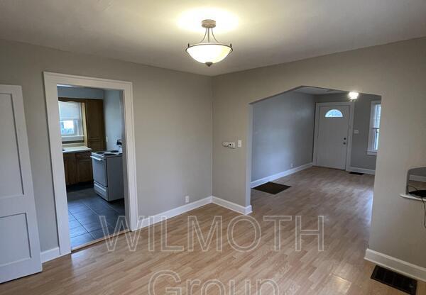 2 beds, 1 bath, 720 sqft, $895