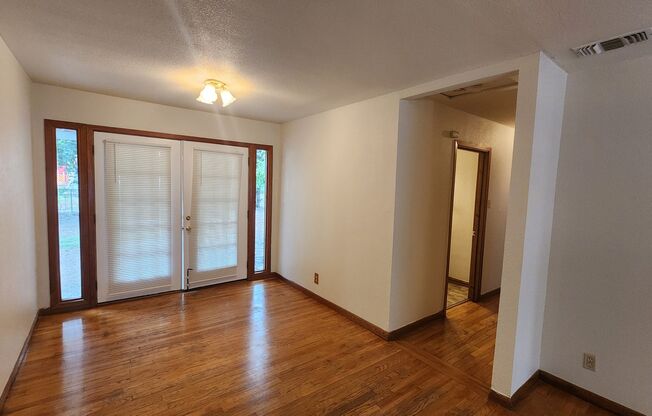 3 beds, 1 bath, $1,595