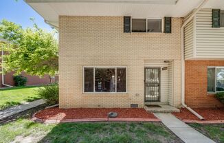 2 Bedroom 2.5 Bath Townhome in Southeast Denver available NOW!