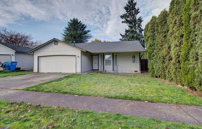 This one level charmer won't last long! 3 bedrooms, 2 baths, fully fenced yard, pets welcome!