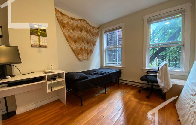 Charming 3 Bedroom- NO Broker FEE