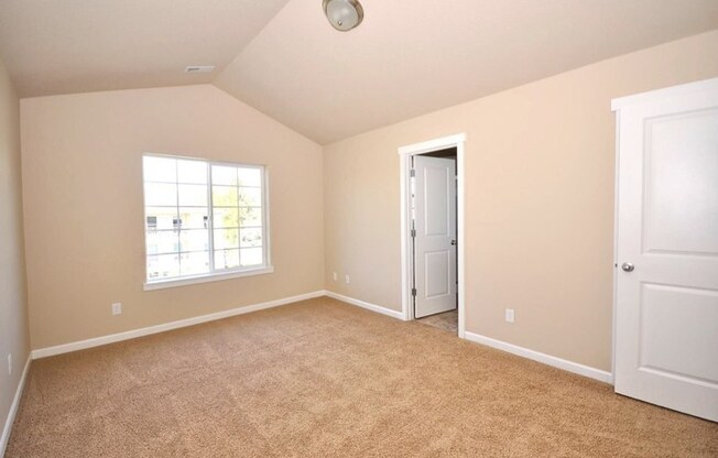 Craftsman Style Townhouse - 3 bedroom, 2.5 bath w/ Bonus Room - Attached Double Garage