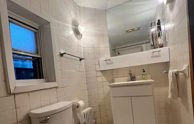 305 W 90 ST
