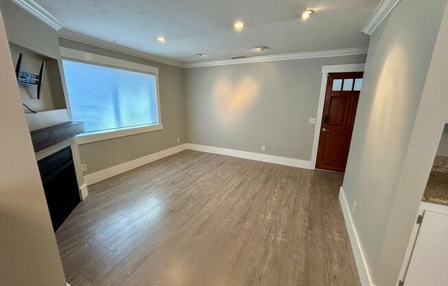 Beautiful 2 BD, 1.5 BA condo w/1 car detached garage for rent in University Heights!