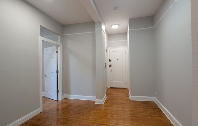 301 E 54 ST