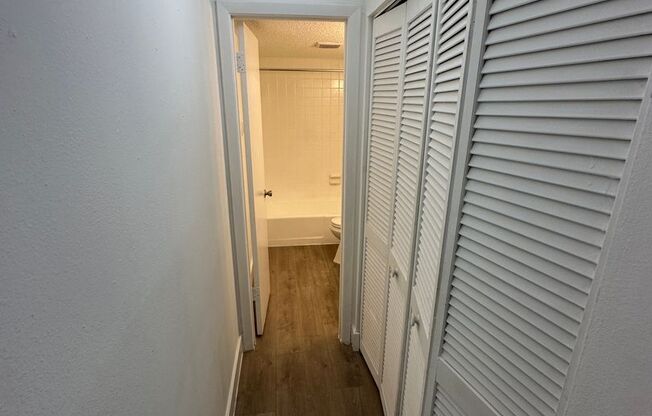 Studio, 1 bath, 410 sqft, $1,200, Unit 4801-2