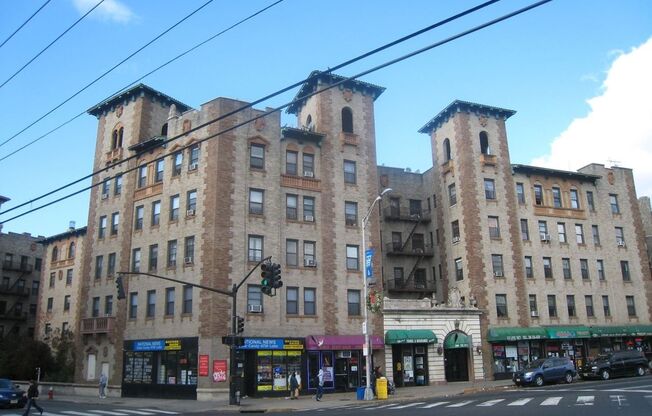 1 bed, 1 bath, $1,750, Unit D16