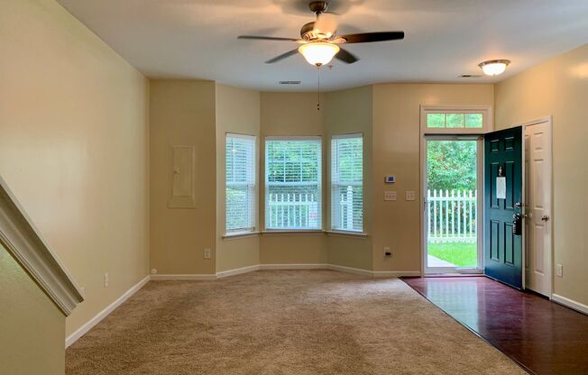 Wonderful Raleigh Townhome Convenient to I440 & I540, Huge Master Suite, Near Anderson Pointe Park!