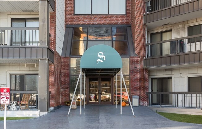 1 bed, 1 bath, 702 sqft, $2,100, Unit 108