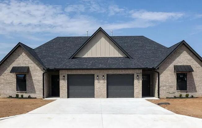 4 EMERALD CT