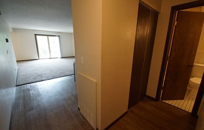 Studio, 1 bath, 710 sqft, $1,194, Unit 307