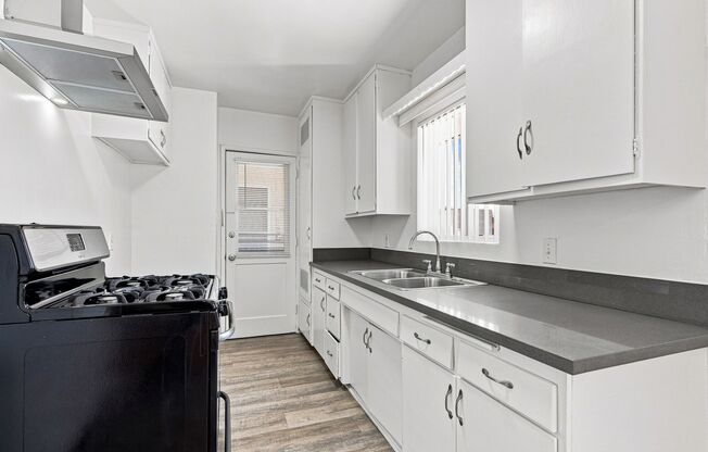 1 bed, 1 bath, 700 sqft, $1,900, Unit 312-E