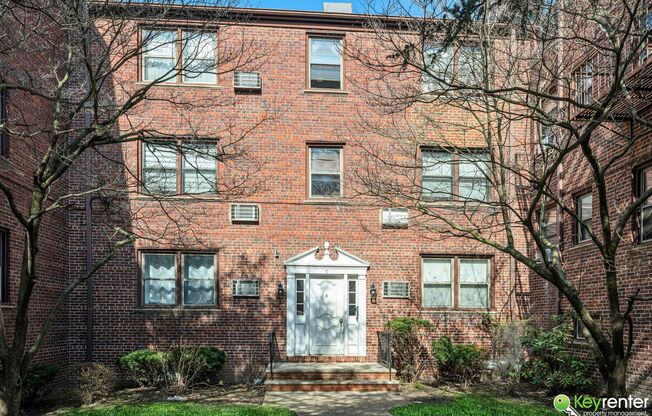 Renovated Studio with easy access to NYC