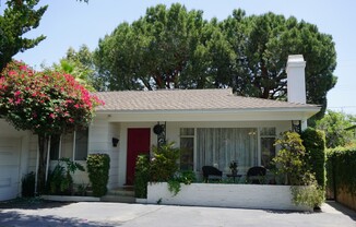 Beautiful Lake Balboa Single Family Home: 3 Bedroom/1 Bathroom/ 2-car garage