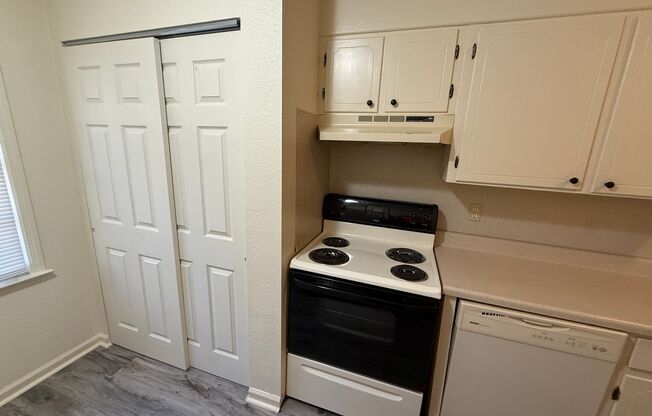 2 beds, 1 bath, 1,100 sqft, $1,325, Unit 408-2