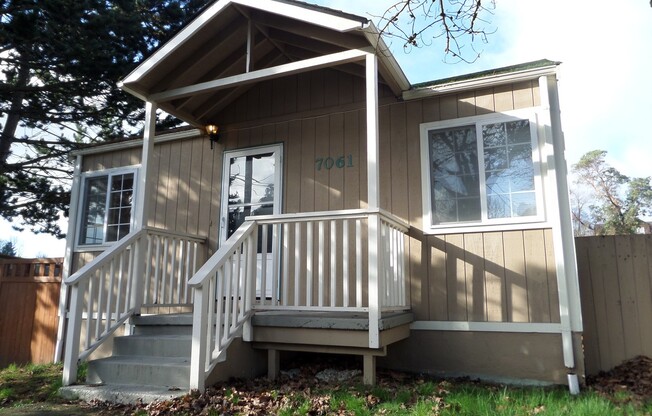 Super Cute & Renovated 3-Bedroom Cottage in Seattle for Rent!!
