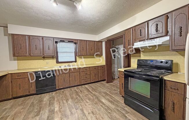 3 Bedroom Home Located Near Sunset & Campbell